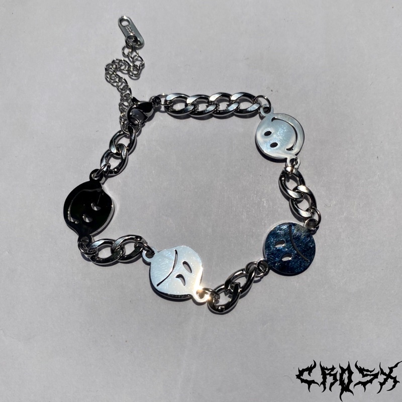 SMILE BRACELET / SMILEY AND SAD BRACELET / SMILEY AND CRY BRACELET / GELANG RANTAI SILVER / BRACELET GELANG TITANIUM / AESTHETIC BRACELET / GELANG ESTETIK / CINCIN AESTHETIC / GELANG PRIA / GELANG WANITA / GELANG PRIA WANITA