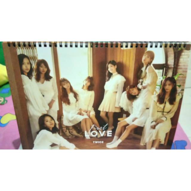 DESK CALENDAR - TWICE 2018 SEASON GREETINGS