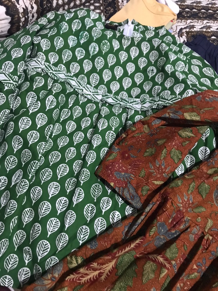 Atasan Batik Wanita Kerja Daun Hijau