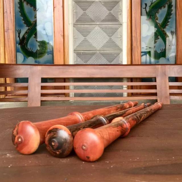 Tongkat komando kayu stigi purba