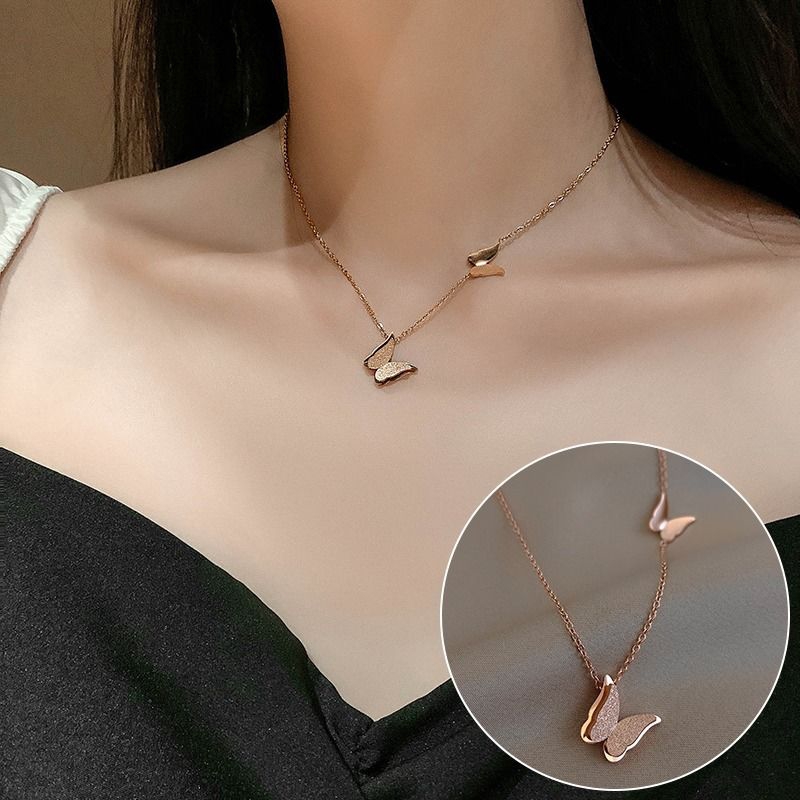 Kalung Titanium Wanita Anti Karat Liontin Kupu Lapis Emas 18K Korea Perhiasan