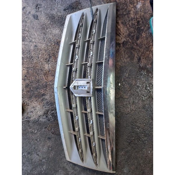 gril depan toyota alphard tahun 2007