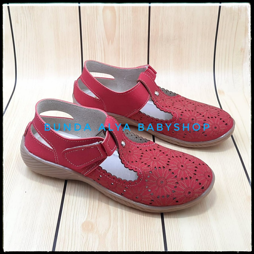 Sepatu Wanita Dewasa Merah Casual- Sepatu Kerja Wanita - Sepatu Semi Formal - Sepatu Wanita Slip On