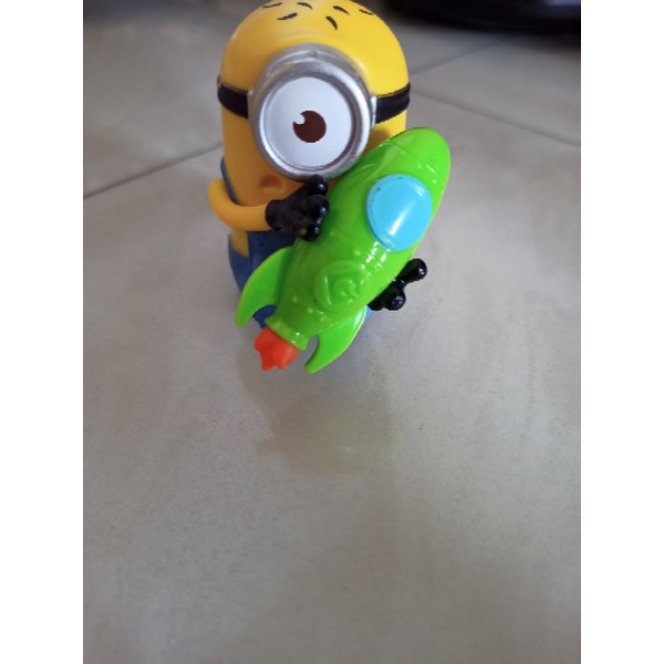 Jual mainan Minion pegang Rocket MCD Shopee Indonesia