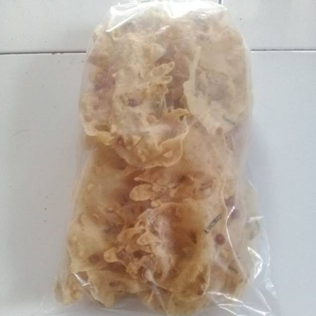 

Rempeyek bu Lili home made untuk jajanan sehari hari anda..rempeyek kacang dan asin