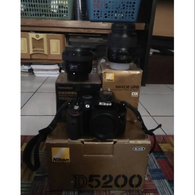 Camera Nikon D5200 + 2Lensa (Lensa Kit Nikor 18-55mm + Lensa Fix Yongnuo YN50mm F1.8N)