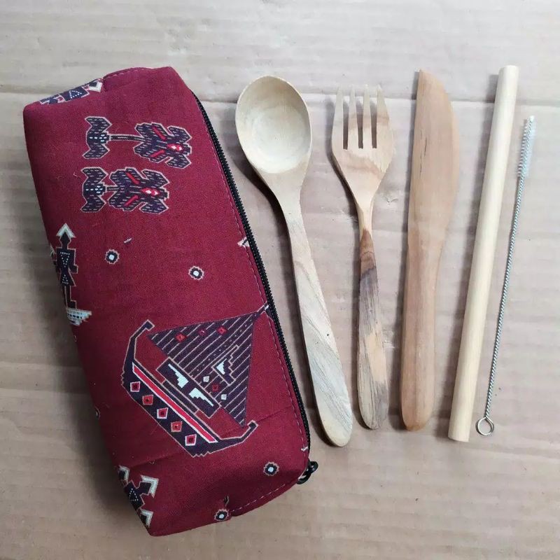 CUTLERY SET KAYU JATI FREE DOMPET BATIK / souvenir unik / cutlery set / alat makan kayu