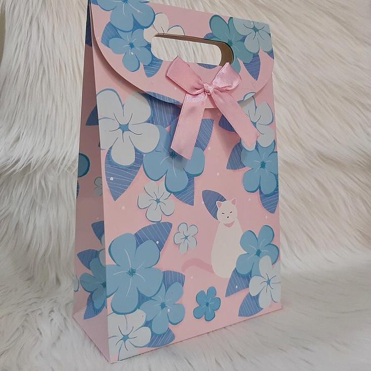 

★ WFNP Paper bag tebal karakter pita size M (17.5 x 8 x 26.5 cm ) ✫ D →