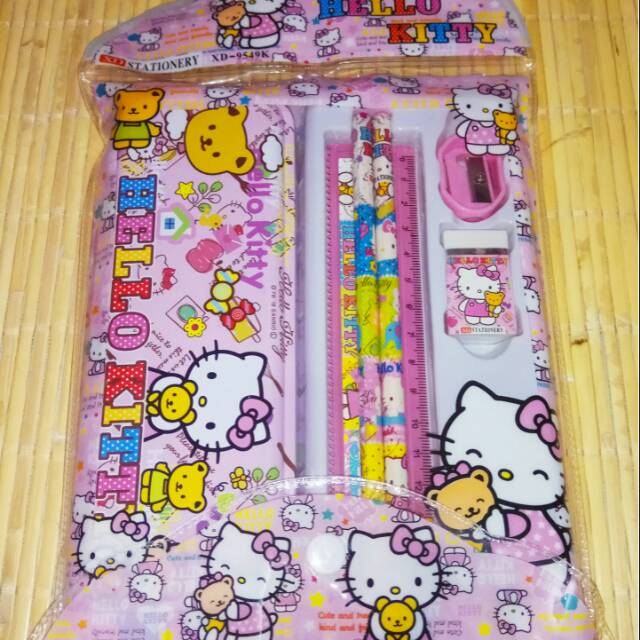 

Alat tulis set karakter pouch hello kitty,spiderman,doraemon, Mickey,mc.queen dan frozen 9549