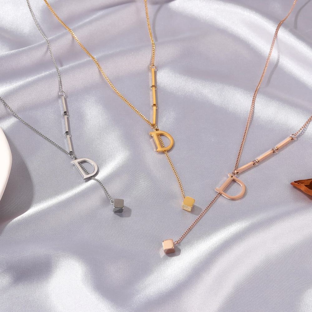 Kalung Baja Titanium Huruf D Yang Dipersonalisasi Kalung Surat Fashion Korea Aksesoris Wanita Simpel Dengan Ukuran Sedang