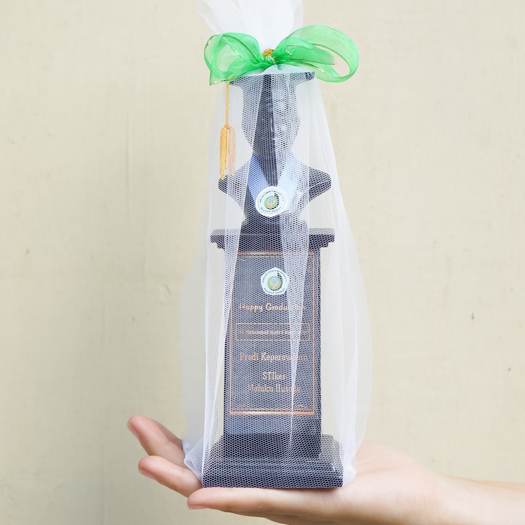 Moonmarket Plakat Patung Wisuda Vandel Cowok Kado Wisuda