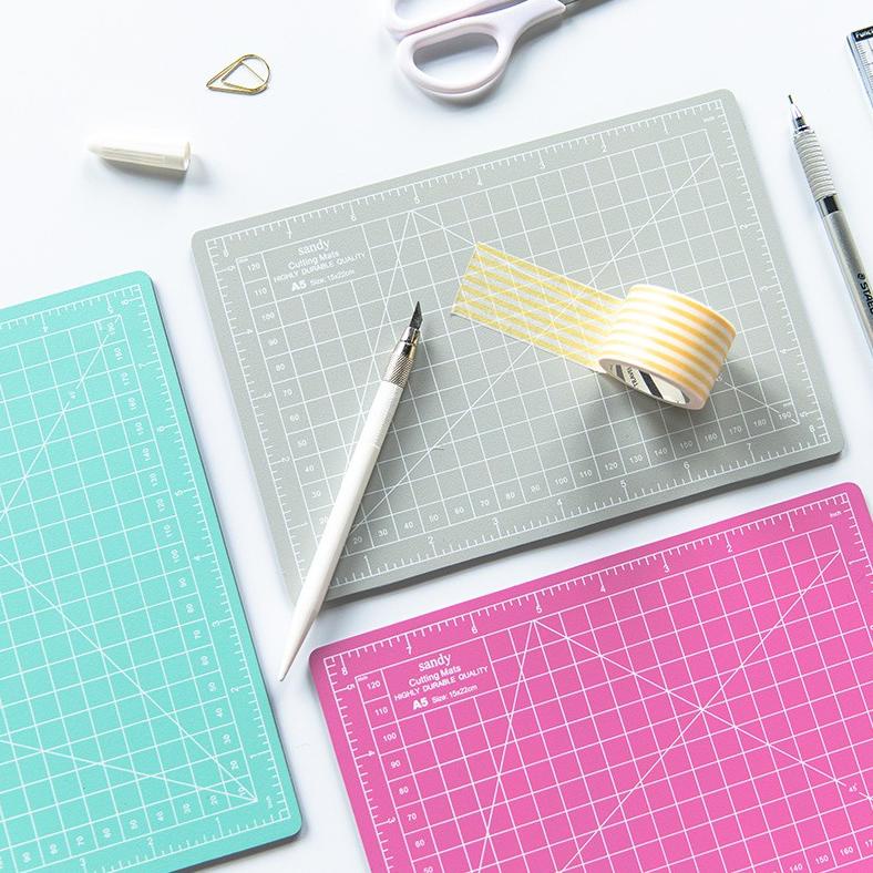 

[(BAYAR DITEMPAT) JUNESIX A5 CUTTING MAT & CARVING-KNIFE PEN SET ALAS POTONG