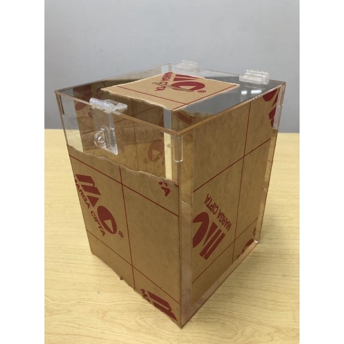 

Acrylic Akrilik Kotak Saran/Kotak Amal/Kotak Undian 3Mm 25X15X20 Cm Terlaris