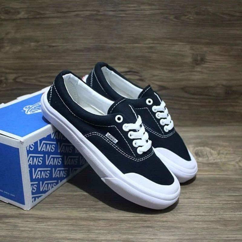 vans authentic half moon
