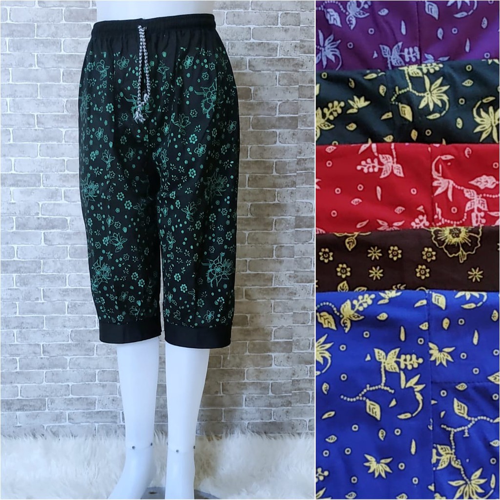 Celana Pendek Wanita 7 8 Motif Daun Jumbo Bawah Ban Bahan Celana Pendek Wanita 7 8 Motif Daun Jumbo Bawah Ban Bahan