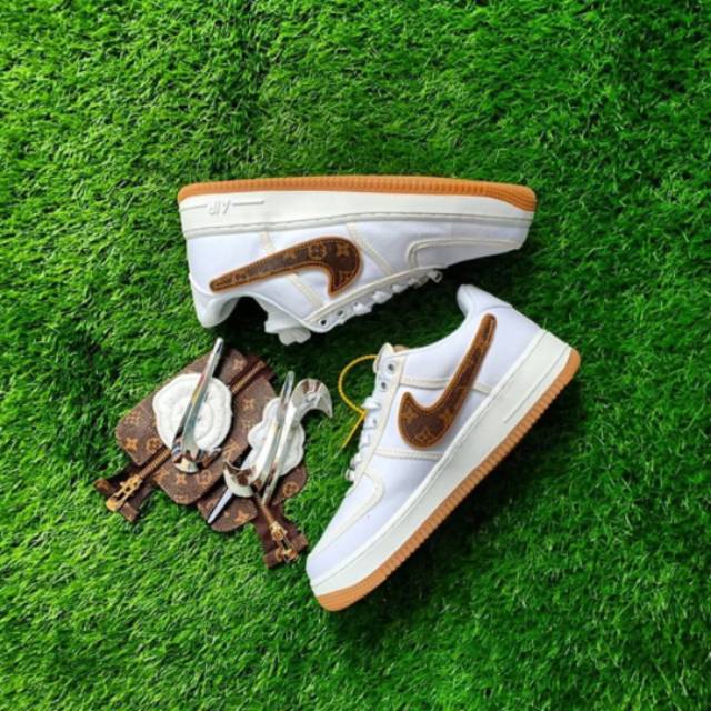 travis scott white af1