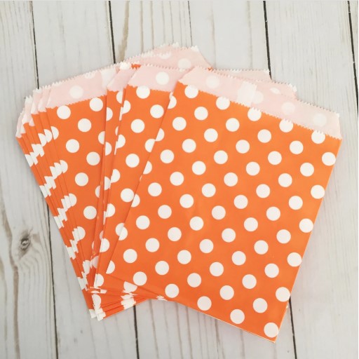 

Paperbag Kantong Kertas Warna orange 16x8x23cm Polkadot (L) Souvenir