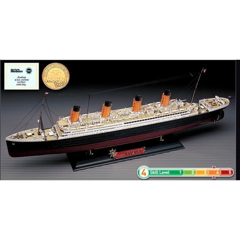 MAINAN RAKITAN ACADEMY The White star Liner Titanic