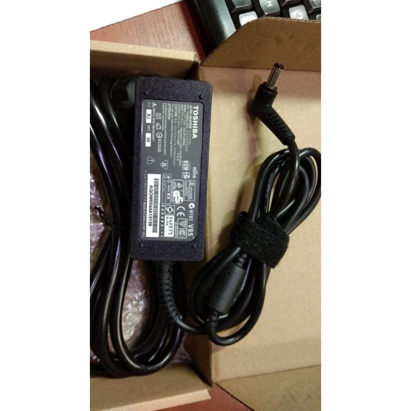 adaptor charger toshiba NB305