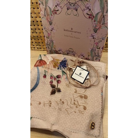 Preloved Buttonscarves Nada Fis