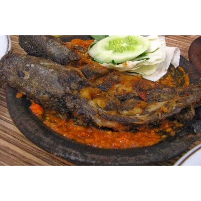 

Pecak lele goreng khas lamongan