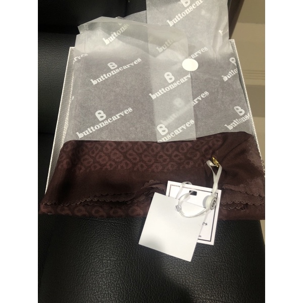 spiced apple voal reguler buttonscarves tapis square