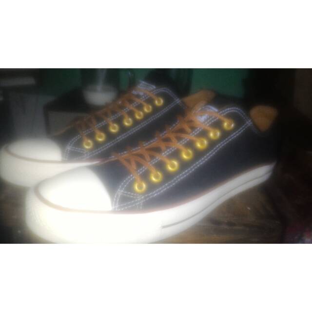 Sepatu Convers