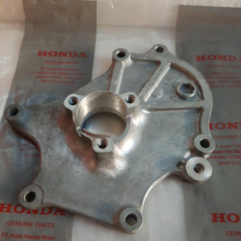 dudukan spul .pully belakang .rumah roler honda vario 125 original vario 125 old