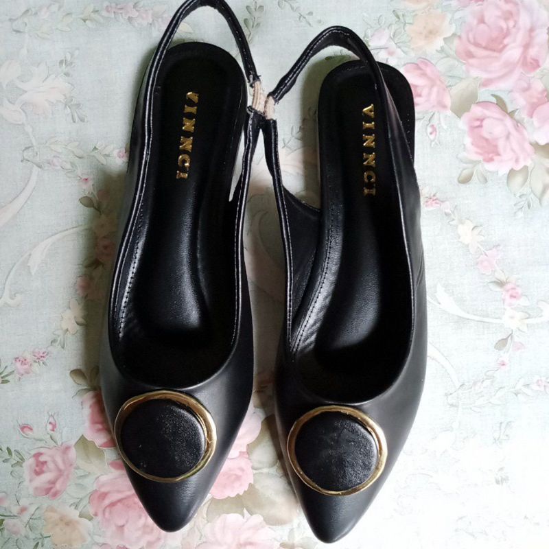 Sandal flat wanita Vinnci Alorra-Hitam