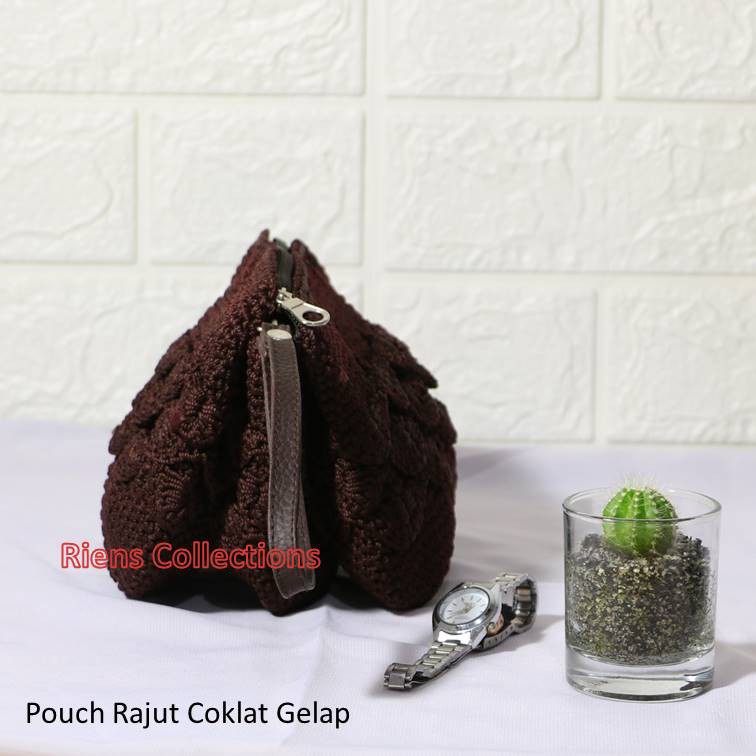 DOMPET RAJUT POUCH RAJUT TRIPLE BAHAN NYLON WARNA COKLAT TUA RIENS COLLECTIONS