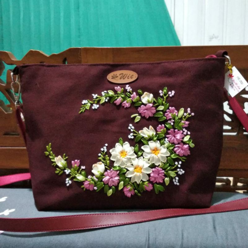 Tas Selempang Sulam Pita dan Benang Handmade
