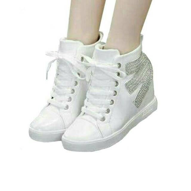 SEPATU WANITA BOOTS PASIR PUTIH ANKLE BOOTS