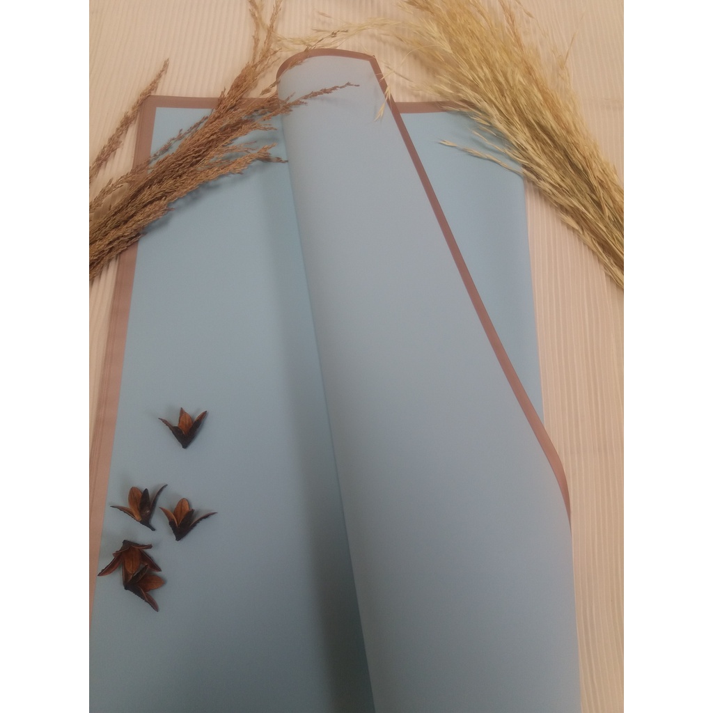 

Kertas Cellophane gold line / kertas buket / bahan buket / wrapping paper (biru muda)