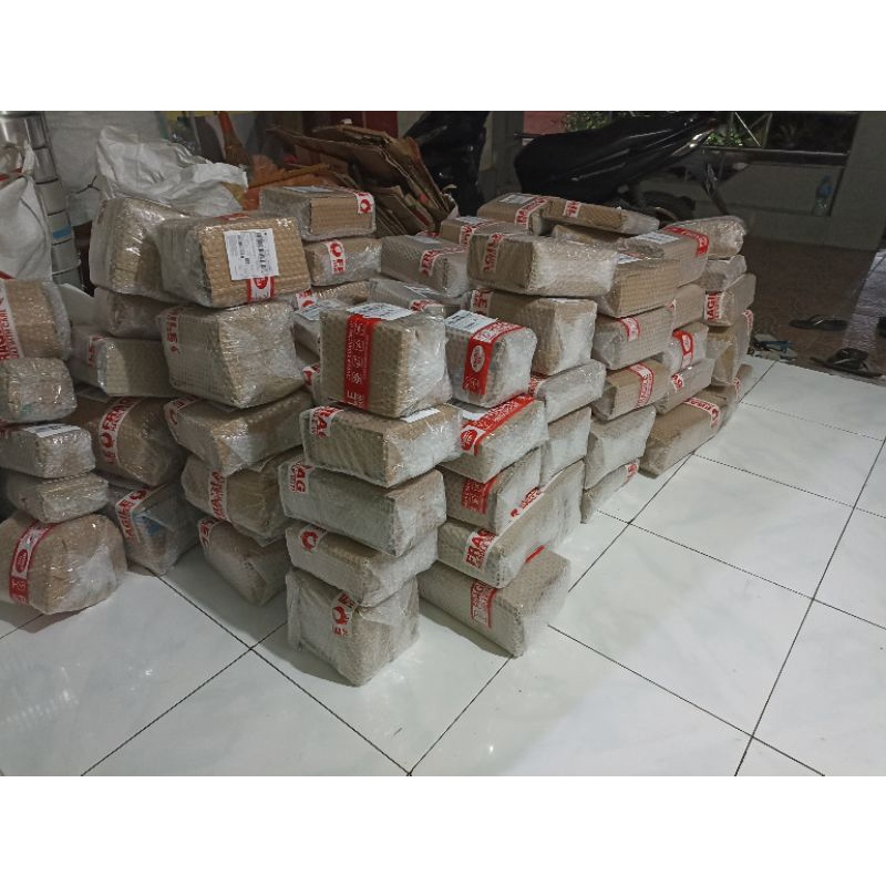 loyang skat 20x20x4 22x22x4 24x24x4 isi 25 isi 20 20x10x4 22x10x4 24x10x4 30x10x4  isi  free loyang bolu skat sekat