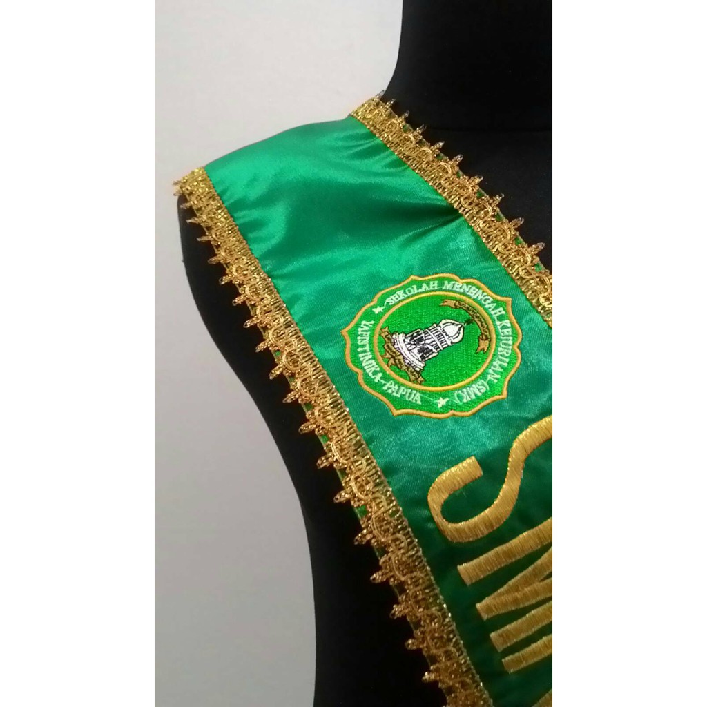 Selempang wisuda + logo dan renda bordir