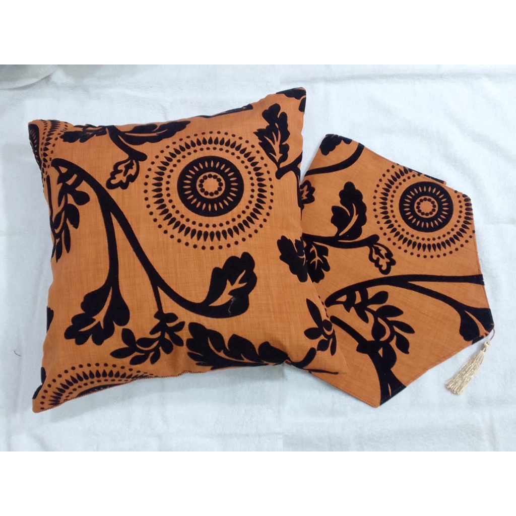 Sarung Bantal Sofa Set Plus Taplak Meja Bahan BLUDRU Ukuran 40x40