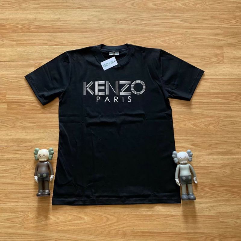 BAJU KAOS PRIA KENZO PARIS FONT CLASSIC. BAHAN ORIGINAL COTTON FULL HASTAG ADEM HALUS.