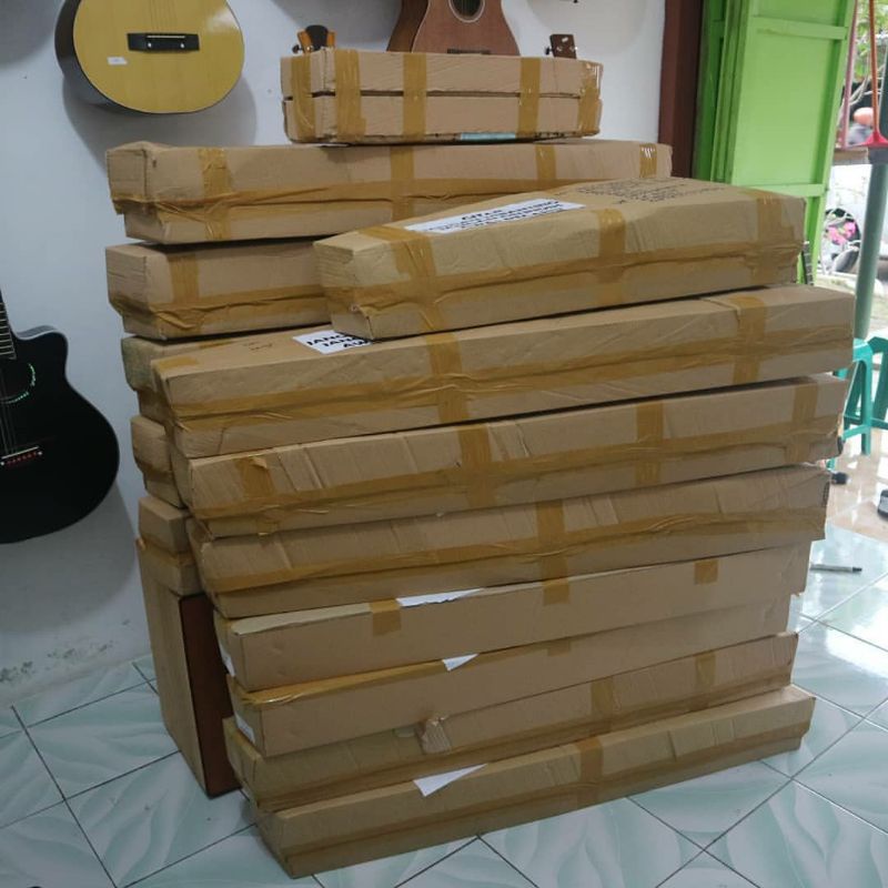 

KARDUS GITAR (TAMBAHAN) PACKING KARDUS GITAR KARDUS GITAR AKUSTIK