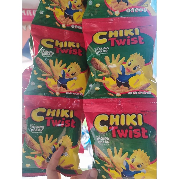 Chiki Twist Jagung Bakar (1 renceng isi 10pcs) @15gr