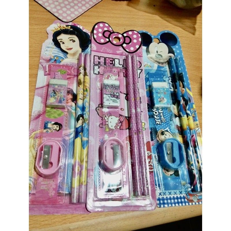 

SOUVENIR ULANG TAHUN ALAT TULIS KARAKTER