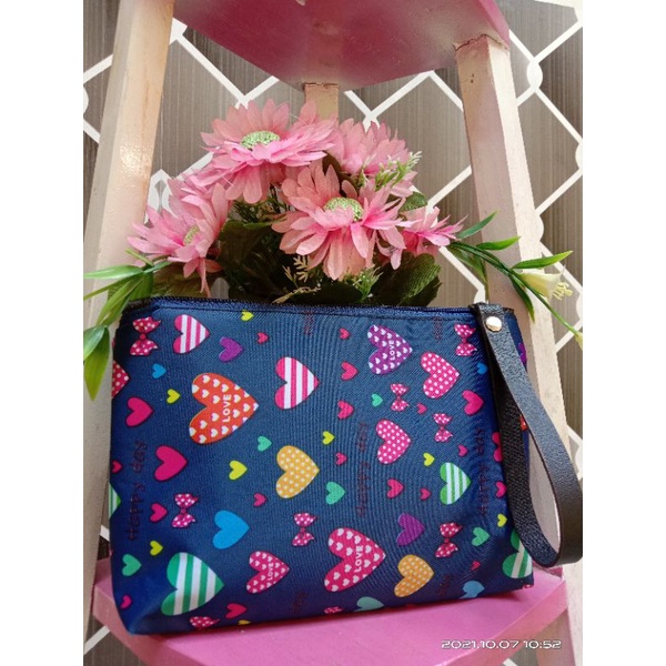 clutch wanita motif Love