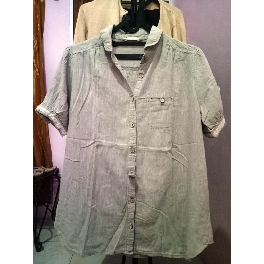 Baju Wanita Bekas / Second Preloved Kemeja warna Cream