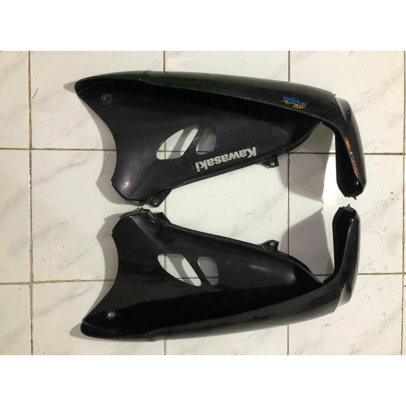 Body Cover Sayap Luar Sayap Sirip Bagian Depan Set Kanan Kiri Kawasaki BLITZ BLITZ R Original (Warna