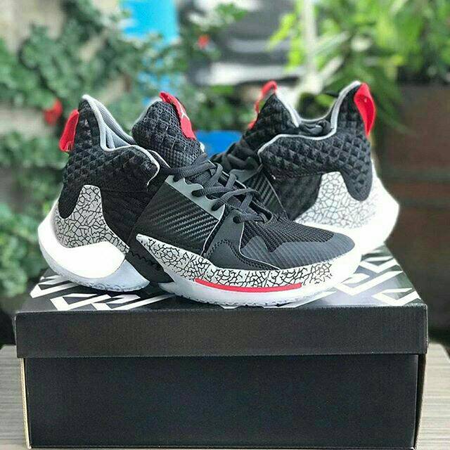 Sepatu basket jordan whynot zero 2 black cement