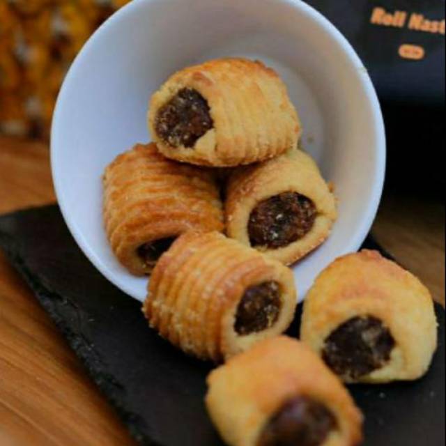 

BAKPIA JUWARA SATOE - NASTAR ROLL ISI 30 PCS / NASTAR NANAS / KUE KERING / HANTARAN LEBARAN