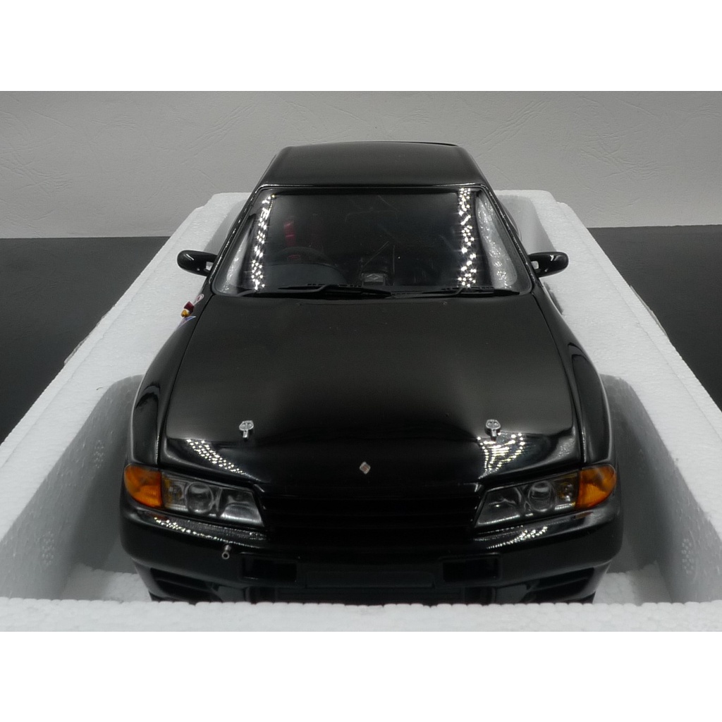 1:18 NISSAN GTR R32 DIECAST Black  (MATT BLACK WHEEL) AUTOART