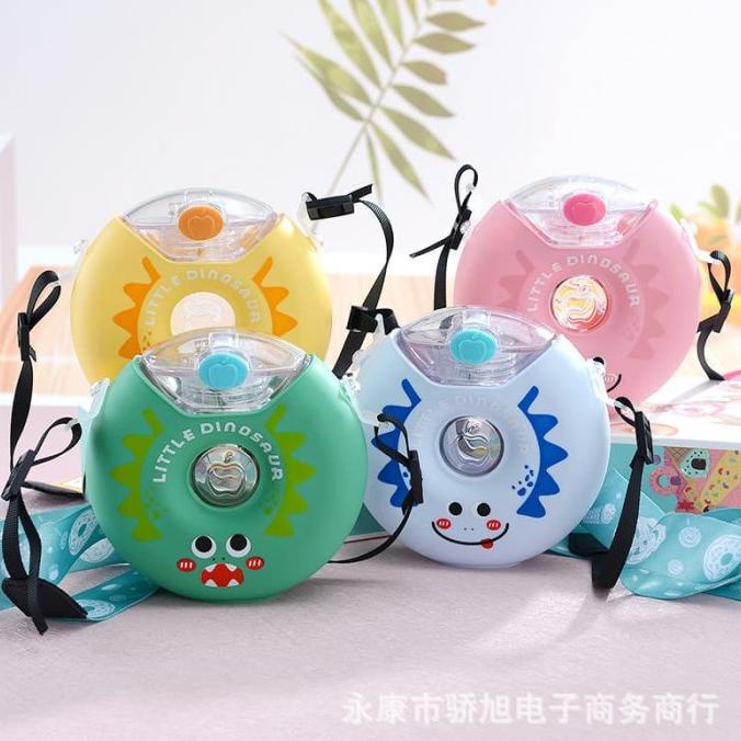 

Baru! Botol Air Minum Anak Tali Sedotan Portable Bentuk Donat 380Ml H-488 - Biru Muda