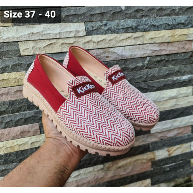 SEPATU FLAT ANYAM KICKERS