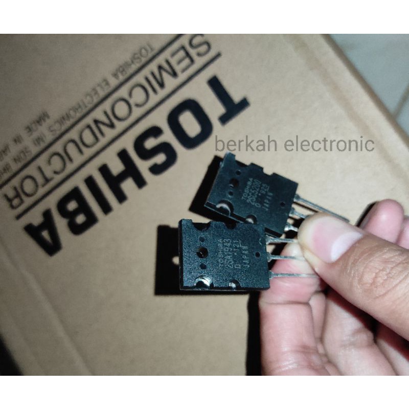 transistor tosiba 2SC5200 dan 2SA1943