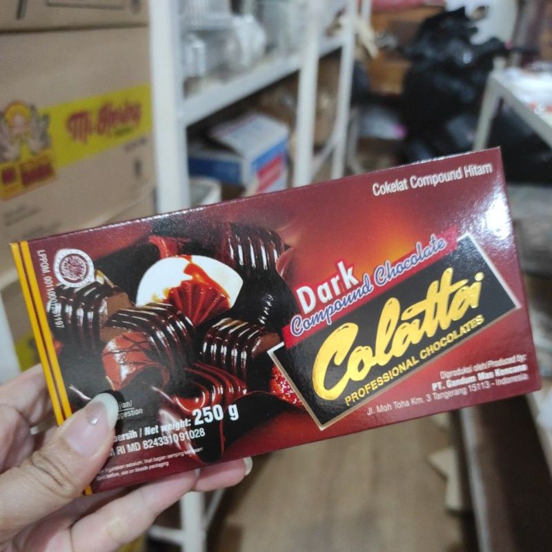 

Dark compound chocolate/coklat collata